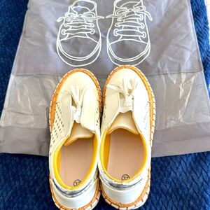 New, never worn 
Viany’s Orthoback Sneakers
White
Woman’s 37